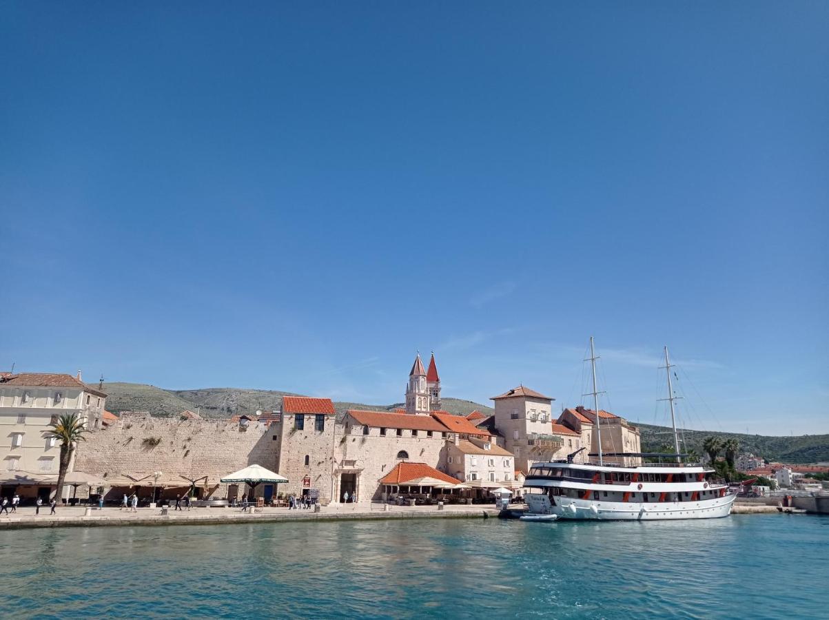 Apartment Nely - Sea, Terrace And Peace Trogir Exterior foto