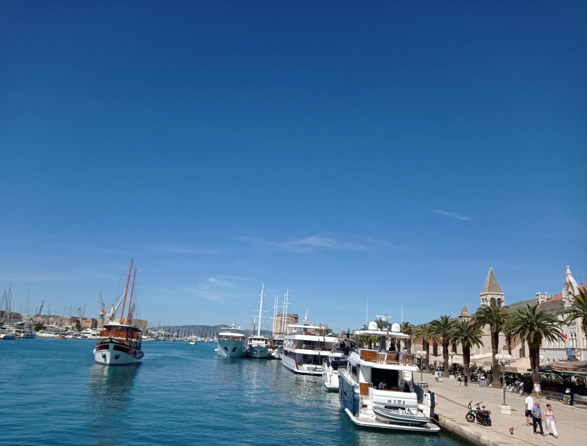 Apartment Nely - Sea, Terrace And Peace Trogir Exterior foto