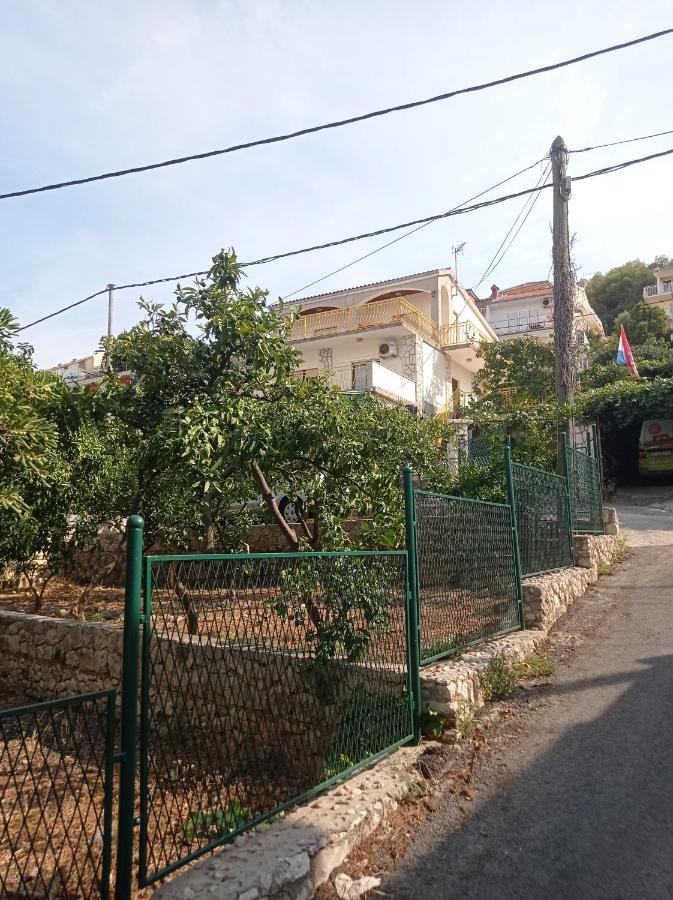 Apartment Nely - Sea, Terrace And Peace Trogir Exterior foto