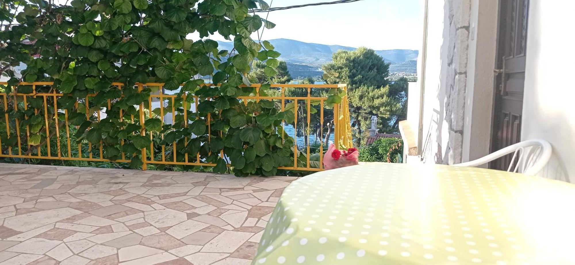 Apartment Nely - Sea, Terrace And Peace Trogir Exterior foto