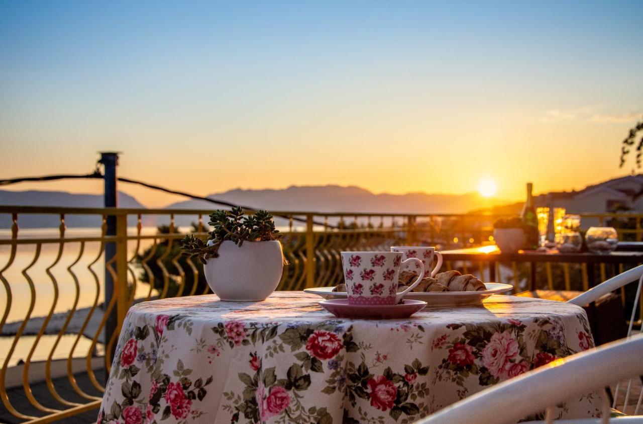 Apartment Nely - Sea, Terrace And Peace Trogir Exterior foto