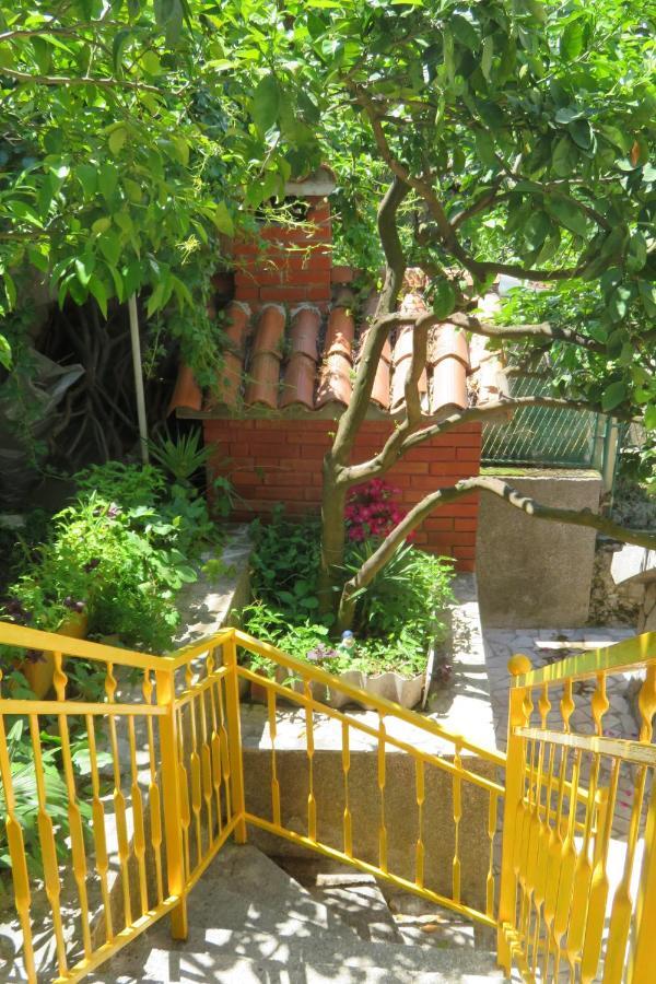 Apartment Nely - Sea, Terrace And Peace Trogir Exterior foto